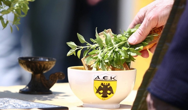 &Omicron;&Iota; &laquo;&Pi;&Omicron;&Upsilon;&Theta;&Epsilon;&Nu;&Alpha;&Delta;&Epsilon;&Sigma;&raquo; &Pi;&Rho;&Omicron;&Epsilon;&Iota;&Delta;&Omicron;&Pi;&Omicron;&Iota;&Omicron;&Upsilon;&Nu;: &Omicron;&Iota; &Alpha;&Gamma;&Iota;&Alpha;&Sigma;&Mu;&Omicron;&Iota; &Delta;&Epsilon;&Nu; &Epsilon;&Xi;&Alpha;&Sigma;&Phi;&Alpha;&Lambda;&Iota;&Zeta;&Omicron;&Upsilon;&Nu; &Tau;&Eta;&Nu; &Epsilon;&Pi;&Iota;&Tau;&Upsilon;&Chi;&Iota;&Alpha; (&Alpha;&Nu; &Eta;&Tau;&Alpha;&Nu; &Epsilon;&Tau;&Sigma;&Iota; &Delta;&Epsilon;&Nu; &Theta;&Alpha; &Upsilon;&Pi;&Eta;&Rho;&Chi;&Alpha;&Nu; &Alpha;&Pi;&Omicron;&Tau;&Upsilon;&Chi;&Iota;&Epsilon;&Sigma;)