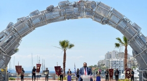 ΟΤΑΝ ΓΙΑ ΛΟΓΟΥΣ ΣΚΟΠΙΜΟΤΗΤΑΣ ΟΙ ΓΑΥΡΟΙ ΑΣΧΟΛΟΥΝΤΑΙ ΕΡΓΟΛΑΒΙΚΑ ΜΕ ΤΗΝ «ΙΣΤΟΡΙΚΗ ΜΝΗΜΗ» (ΤΟΥΣ ΤΙΜΗΣΑΝ Ή ΤΟΥΣ ΞΕΦΤΥΛΙΣΑΝ;)
