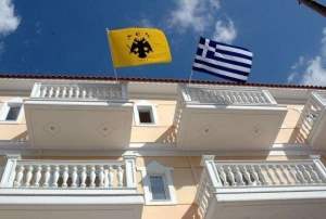 &laquo;&Epsilon;&Iota;&Sigma; &Omega;&Tau;&Alpha; &Mu;&Eta; &Alpha;&Kappa;&Omicron;&Upsilon;&Omicron;&Nu;&Tau;&Omega;&Nu;&raquo; (&laquo;&Sigma;&Tau;&Omicron;&Upsilon; &Kappa;&Omicron;&Upsilon;&Phi;&Omicron;&Upsilon; &Tau;&Eta;&Nu; &Pi;&Omicron;&Rho;&Tau;&Alpha; &Omicron;&Sigma;&Omicron; &Theta;&Epsilon;&Lambda;&Epsilon;&Iota;&Sigma; &Beta;&Rho;&Omicron;&Nu;&Tau;&Alpha;&raquo;)