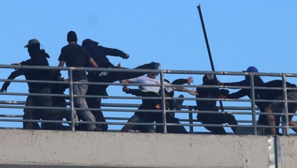 &Epsilon;&Chi;&Omicron;&Upsilon;&Mu;&Epsilon; &Tau;&Omicron; &Pi;&Omicron;&Delta;&Omicron;&Sigma;&Phi;&Alpha;&Iota;&Rho;&Omicron; &Pi;&Omicron;&Upsilon; &Alpha;&Xi;&Iota;&Zeta;&Epsilon;&Iota; &Sigma;&Tau;&Omicron;&Upsilon;&Sigma; &Omicron;&Pi;&Alpha;&Delta;&Omicron;&Upsilon;&Sigma; &Tau;&Omicron;&Upsilon; &ndash; &Mu;&Epsilon;&Rho;&Omicron;&Sigma; &Sigma;&Tau;&rsquo; (&Omicron;&Tau;&Alpha;&Nu; &Alpha;&Upsilon;&Tau;&Omicron;&Iota; &Pi;&Omicron;&Upsilon; &laquo;&Alpha;&Gamma;&Alpha;&Pi;&Omicron;&Upsilon;&Nu;&raquo; &Tau;&Eta;&Nu; &Omicron;&Mu;&Alpha;&Delta;&Alpha; &Kappa;&Alpha;&Nu;&Omicron;&Upsilon;&Nu; &Tau;&Eta;&Nu; &laquo;&Pi;&Alpha;&Pi;&Iota;&Alpha;&raquo;)