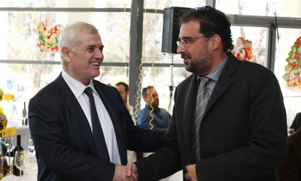 &Pi;&Epsilon;&Nu;&Iota;&Alpha; &Alpha;&Lambda;&Epsilon;&Xi;&Eta;&Delta;&Epsilon;&Sigma; &Kappa;&Alpha;&Tau;&Epsilon;&Rho;&Gamma;&Alpha;&Zeta;&Epsilon;&Tau;&Alpha;&Iota; (&Alpha;&Nu; &Omicron; &Alpha;&Theta;&Lambda;&Eta;&Tau;&Iota;&Sigma;&Mu;&Omicron;&Sigma; &Xi;&Alpha;&Nu;&Alpha;&Gamma;&Iota;&Nu;&Epsilon;&Iota; &laquo;&Epsilon;&Rho;&Alpha;&Sigma;&Iota;&Tau;&Epsilon;&Chi;&Nu;&Iota;&Kappa;&Omicron;&Sigma;&raquo; &Delta;&Epsilon;&Nu; &Theta;&Alpha; &Upsilon;&Pi;&Alpha;&Rho;&Chi;&Omicron;&Upsilon;&Nu; &Chi;&Rho;&Epsilon;&Eta;;)