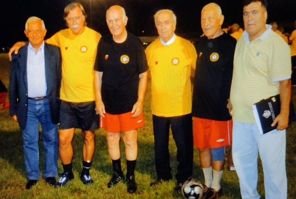 &Tau;&Iota; &Sigma;&Eta;&Mu;&Alpha;&Iota;&Nu;&Omicron;&Upsilon;&Nu; &Omicron;&Iota; &Pi;&Alpha;&Lambda;&Alpha;&Iota;&Mu;&Alpha;&Chi;&Omicron;&Iota; &Pi;&Omicron;&Delta;&Omicron;&Sigma;&Phi;&Alpha;&Iota;&Rho;&Iota;&Sigma;&Tau;&Epsilon;&Sigma; &Gamma;&Iota;&Alpha; &Tau;&Eta;&Nu; &Kappa;&Omicron;&Iota;&Nu;&Omega;&Nu;&Iota;&Alpha;; (&Alpha;&Pi;&Omicron;&Chi;&Alpha;&Iota;&Rho;&Epsilon;&Tau;&Omega;&Nu;&Tau;&Alpha;&Sigma; &Tau;&Omicron;&Nu; &Kappa;&Omega;&Sigma;&Tau;&Alpha; &Nu;&Epsilon;&Sigma;&Tau;&Omicron;&Rho;&Iota;&Delta;&Eta;)