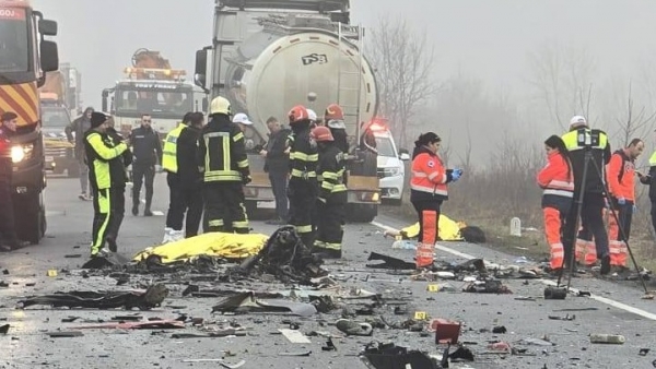 &Sigma;&Chi;&Epsilon;&Tau;&Iota;&Kappa;&Alpha; &Mu;&Epsilon; &Tau;&Omicron; &Tau;&Rho;&Omicron;&Chi;&Alpha;&Iota;&Omicron; &Sigma;&Tau;&Eta; &Rho;&Omicron;&Upsilon;&Mu;&Alpha;&Nu;&Iota;&Alpha; (&Gamma;&Iota;&Alpha;&Tau;&Iota; &Tau;&Omicron;&Upsilon;&Sigma; &laquo;&Chi;&Alpha;Ϊ&Delta;&Epsilon;&Upsilon;&Omicron;&Upsilon;&Mu;&Epsilon;&raquo; &Sigma;&Upsilon;&Nu;&Epsilon;&Chi;&Epsilon;&Iota;&Alpha;;)