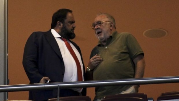 &Omicron;&Iota; &laquo;&Pi;&Omicron;&Upsilon;&Theta;&Epsilon;&Nu;&Alpha;&Delta;&Epsilon;&Sigma;&raquo; &Sigma;&Chi;&Omicron;&Lambda;&Iota;&Alpha;&Zeta;&Omicron;&Upsilon;&Nu; &Tau;&Alpha; &laquo;&Pi;&Alpha;&Rho;&Alpha;&Pi;&Omicron;&Nu;&Alpha;&raquo; &Tau;&Omicron;&Upsilon; &Beta;&Alpha;&Gamma;&Gamma;&Epsilon;&Lambda;&Eta; &Gamma;&Iota;&Alpha; &Tau;&Omicron;&Nu; &Sigma;&Omega;&Kappa;&Rho;&Alpha;&Tau;&Eta; (&Tau;&Alpha; &Delta;&Iota;&Alpha;&Zeta;&Upsilon;&Gamma;&Iota;&Alpha; &Epsilon;&Chi;&Omicron;&Upsilon;&Nu; &Pi;&Alpha;&Nu;&Tau;&Alpha; &Alpha;&Iota;&Tau;&Iota;&Alpha; &Tau;&Omicron; &Chi;&Rho;&Eta;&Mu;&Alpha;)