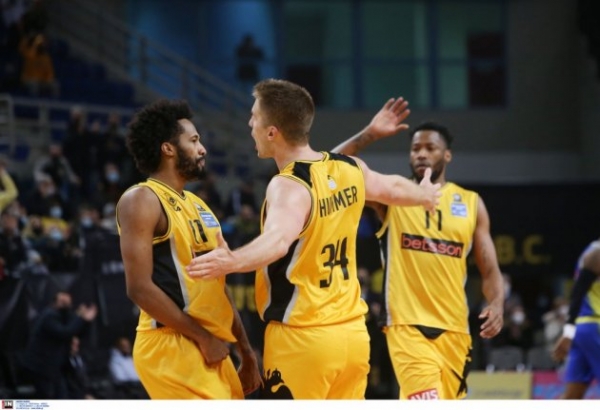 &Eta; &laquo;&Beta;&Alpha;&Sigma;&Iota;&Lambda;&Iota;&Sigma;&Sigma;&Alpha;&raquo; &Beta;&Gamma;&Alpha;&Zeta;&Epsilon;&Iota; &Alpha;&Kappa;&Omicron;&Mu;&Alpha; &Sigma;&Phi;&Upsilon;&Gamma;&Mu;&Omicron; (&Alpha;&Lambda;&Lambda;&Alpha; &Alpha;&Kappa;&Omicron;&Mu;&Eta; &Kappa;&Alpha;&Pi;&Omicron;&Iota;&Omicron;&Iota; &Kappa;&Alpha;&Nu;&Omicron;&Upsilon;&Nu; &Omicron;&Tau;&Iota; &Delta;&Epsilon;&Nu; &Kappa;&Alpha;&Tau;&Alpha;&Lambda;&Alpha;&Beta;&Alpha;&Iota;&Nu;&Omicron;&Upsilon;&Nu;)