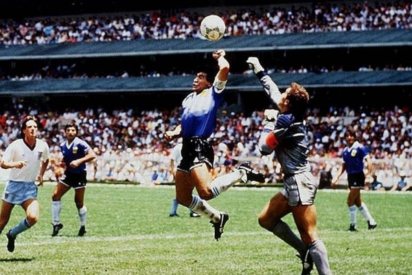 &Pi;&Epsilon;&Rho;&Iota; &Tau;&Eta;&Sigma; &Delta;&Eta;&Mu;&Omicron;&Sigma;&Iota;&Omicron;&Gamma;&Rho;&Alpha;&Phi;&Iota;&Alpha;&Sigma; &Tau;&Omicron;&Upsilon; &laquo;&Chi;&Epsilon;&Rho;&Iota;&Omicron;&Upsilon; &Tau;&Omicron;&Upsilon; &Theta;&Epsilon;&Omicron;&Upsilon;&raquo; (Ή &Pi;&Omega;&Sigma; &Xi;&Epsilon;&Kappa;&Alpha;&Beta;&Lambda;&Omega;&Nu;&Omicron;&Upsilon;&Nu; &Tau;&Alpha; &laquo;&Alpha;&Nu;&Tau;&Iota;&Kappa;&Epsilon;&Iota;&Mu;&Epsilon;&Nu;&Iota;&Kappa;&Alpha;&raquo; &Omicron;&Rho;&Kappa;)