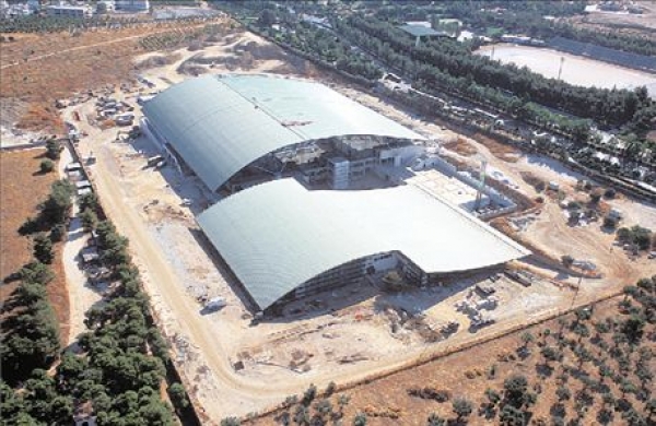 &Chi;&Alpha;&Nu;&Epsilon;&Tau;&Alpha;&Iota; &Tau;&Omicron; &Gamma;&Alpha;&Lambda;&Alpha;&Tau;&Sigma;&Iota; &Gamma;&Iota;&Alpha; &Tau;&Eta;&Nu; &Alpha;.&Epsilon;.&Kappa;.; (&laquo;&Kappa;&Omicron;&Upsilon;&Nu;&Alpha;&Epsilon;&Iota; &Mu;&Alpha;&Nu;&Tau;&Eta;&Lambda;&Iota;&raquo; &Omicron; &laquo;&Epsilon;&Nu;&Alpha;&Sigma; &Alpha;&Pi;Ό &Epsilon;&Mu;&Alpha;&Sigma;&raquo;;)