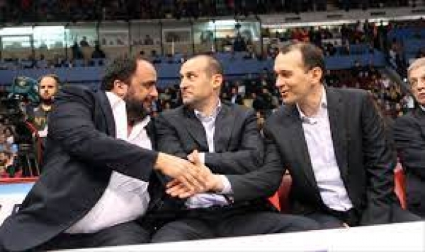 &Omicron;&Tau;&Alpha;&Nu; &Alpha;&Gamma;&Alpha;&Pi;&Alpha;&Sigma; &Nu;&Alpha; &Xi;&Epsilon;&Phi;&Tau;&Iota;&Lambda;&Iota;&Zeta;&Epsilon;&Sigma;&Alpha;&Iota; (&laquo;&Epsilon;&Rho;&Upsilon;&Theta;&Rho;&Omicron;&Lambda;&Epsilon;&Upsilon;&Kappa;&Omicron;&raquo; &Pi;&Omicron;&Delta;&Omicron;&Sigma;&Phi;&Alpha;&Iota;&Rho;&Omicron; &Kappa;&Alpha;&Iota; &Mu;&Pi;&Alpha;&Sigma;&Kappa;&Epsilon;&Tau; &Sigma;&Epsilon; &Kappa;&Omicron;&Iota;&Nu;&Eta; &Pi;&Omicron;&Rho;&Epsilon;&Iota;&Alpha;)