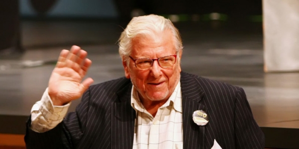 &Omicron;&Iota; &laquo;&Pi;&Alpha;&Nu;&Tau;&Alpha;&Chi;&Omicron;&Upsilon; &Pi;&Alpha;&Rho;&Omicron;&Nu;&Tau;&Epsilon;&Sigma;&raquo; &Alpha;&Pi;&Omicron;&Chi;&Alpha;&Iota;&Rho;&Epsilon;&Tau;&Omicron;&Upsilon;&Nu; &Tau;&Omicron;&Nu; &Mu;&Epsilon;&Gamma;&Alpha;&Lambda;&Omicron; &Alpha;&Epsilon;&Kappa;&Tau;&Zeta;&Eta; (&Kappa;&Alpha;&Iota; &Iota;&Delta;&Rho;&Upsilon;&Tau;&Iota;&Kappa;&Omicron; &Mu;&Epsilon;&Lambda;&Omicron;&Sigma; &Tau;&Eta;&Sigma; &laquo;&Epsilon;&Nu;&Omega;&Sigma;&Eta;&Sigma; &Phi;&Iota;&Lambda;&Omega;&Nu; &Alpha;.&Epsilon;.&Kappa;.&raquo;)