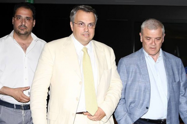 &Omicron;&Iota; &laquo;&Pi;&Omicron;&Upsilon;&Theta;&Epsilon;&Nu;&Alpha;&Delta;&Epsilon;&Sigma;&raquo; &Alpha;&Pi;&Omicron;&Kappa;&Alpha;&Theta;&Iota;&Sigma;&Tau;&Omicron;&Upsilon;&Nu; &Tau;&Eta;&Nu; &Alpha;&Lambda;&Eta;&Theta;&Epsilon;&Iota;&Alpha; &Gamma;&Iota;&Alpha; &Tau;&Eta;&Nu; &Chi;&Rho;&Eta;&Mu;&Alpha;&Tau;&Omicron;&Delta;&Omicron;&Tau;&Eta;&Sigma;&Eta; &Tau;&Eta;&Sigma; &Epsilon;&Rho;&Alpha;&Sigma;&Iota;&Tau;&Epsilon;&Chi;&Nu;&Iota;&Kappa;&Eta;&Sigma; &Tau;&Eta;&Nu; &Pi;&Epsilon;&Rho;&Iota;&Omicron;&Delta;&Omicron; 2013-2015 (&Delta;&Iota;&Nu;&Omicron;&Upsilon;&Mu;&Epsilon; &Tau;&Iota;&Sigma; &Alpha;&Pi;&Alpha;&Nu;&Tau;&Eta;&Sigma;&Epsilon;&Iota;&Sigma; &Pi;&Omicron;&Upsilon; &Delta;&Epsilon;&Nu; &Tau;&Omicron;&Lambda;&Mu;&Alpha; &Nu;&Alpha; &Delta;&Omega;&Sigma;&Epsilon;&Iota; &Omicron; &Alpha;&Lambda;&Epsilon;&Xi;&Iota;&Omicron;&Upsilon;)