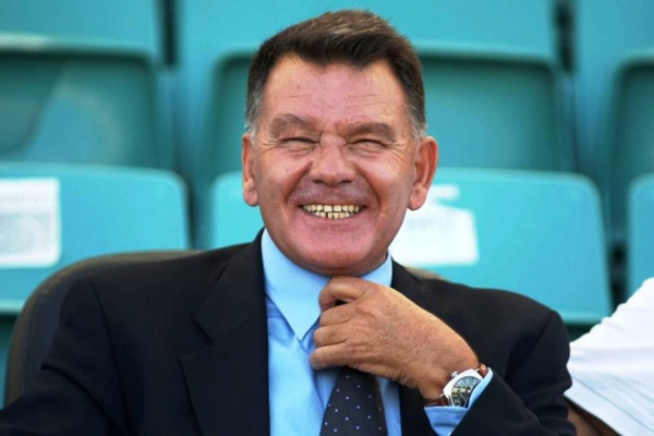 &Omicron;&Iota; &laquo;&Pi;&Omicron;&Upsilon;&Theta;&Epsilon;&Nu;&Alpha;&Delta;&Epsilon;&Sigma;&raquo; &Alpha;&Nu;&Alpha;&Rho;&Omega;&Tau;&Iota;&Omicron;&Upsilon;&Nu;&Tau;&Alpha;&Iota;: &Gamma;&Iota;&Alpha;&Tau;&Iota; &Delta;&Epsilon;&Nu; &Alpha;&Kappa;&Omicron;&Upsilon;&Nu;&Epsilon; &Tau;&Omicron;&Nu; &Kappa;&Omicron;&Upsilon;&Gamma;&Iota;&Alpha;; (&Omicron;&Lambda;&Alpha; &Tau;&Omicron;&Tau;&Epsilon; &Theta;&Alpha; &Eta;&Tau;&Alpha;&Nu; &Epsilon;&Upsilon;&Kappa;&Omicron;&Lambda;&Omicron;&Tau;&Epsilon;&Rho;&Alpha;)