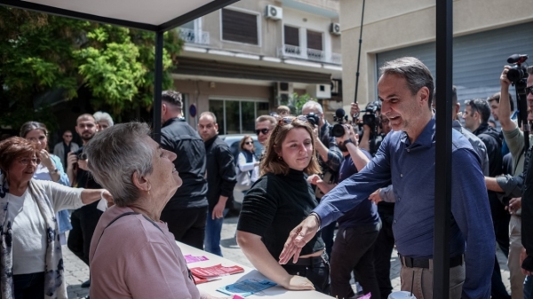 &Mu;&Epsilon; &Alpha;&Phi;&Omicron;&Rho;&Mu;&Eta; &Tau;&Omicron; &Epsilon;&Kappa;&Lambda;&Omicron;&Gamma;&Iota;&Kappa;&Omicron; &Alpha;&Pi;&Omicron;&Tau;&Epsilon;&Lambda;&Epsilon;&Sigma;&Mu;&Alpha; (&Pi;&Epsilon;&Rho;&Iota; &laquo;&Pi;&Omicron;&Lambda;&Iota;&Tau;&Iota;&Kappa;&Omicron;&Upsilon; &Pi;&Omicron;&Lambda;&Iota;&Tau;&Iota;&Sigma;&Mu;&Omicron;&Upsilon;&raquo; &Kappa;&Alpha;&Iota; &Epsilon;&Upsilon;&Theta;&Upsilon;&Nu;&Omega;&Nu;)