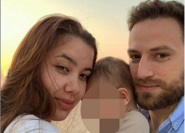 &Sigma;&Chi;&Epsilon;&Tau;&Iota;&Kappa;&Alpha; &Mu;&Epsilon; &Tau;&Omicron;&Nu; &Phi;&Omicron;&Nu;&Omicron; &Tau;&Eta;&Sigma; &Kappa;&Alpha;&Rho;&Omicron;&Lambda;&Alpha;Ϊ&Nu;, &Tau;&Alpha; &Sigma;&Tau;&Epsilon;&Rho;&Epsilon;&Omicron;&Tau;&Upsilon;&Pi;&Alpha; &Kappa;&Alpha;&Iota; &Tau;&Eta;&Nu; &Sigma;&Pi;&Epsilon;&Kappa;&Omicron;&Upsilon;&Lambda;&Alpha; &Omicron;&Lambda;&Omega;&Nu; &Sigma;&Alpha;&Sigma; (&Omicron;&Tau;&Alpha;&Nu; &Tau;&Omicron; &Kappa;&Omicron;&Mu;&Pi;&Lambda;&Epsilon;&Xi; &Beta;&Gamma;&Alpha;&Iota;&Nu;&Epsilon;&Iota; &Sigma;&Tau;&Omicron;&Nu; &Alpha;&Phi;&Rho;&Omicron;)