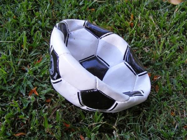 &Omicron;&Iota; &laquo;&Pi;&Omicron;&Upsilon;&Theta;&Epsilon;&Nu;&Alpha;&Delta;&Epsilon;&Sigma;&raquo; &Delta;&Iota;&Nu;&Omicron;&Upsilon;&Nu; &Tau;&Eta;&Nu; &Lambda;&Upsilon;&Sigma;&Eta; &Gamma;&Iota;&Alpha; &Tau;&Omicron;&Nu; &Epsilon;&Pi;&Alpha;&Gamma;&Gamma;&Epsilon;&Lambda;&Mu;&Alpha;&Tau;&Iota;&Kappa;&Omicron; &Alpha;&Theta;&Lambda;&Eta;&Tau;&Iota;&Sigma;&Mu;&Omicron; (&Eta; &Omicron;&Pi;&Omicron;&Iota;&Alpha; &Epsilon;&Chi;&Epsilon;&Iota; &Nu;&Omicron;&Eta;&Mu;&Alpha; &Mu;&Omicron;&Nu;&Omicron; &Alpha;&Nu; &Tau;&Omicron; &Epsilon;&Nu;&Nu;&Omicron;&Epsilon;&Iota;&Tau;&Epsilon; &Pi;&Rho;&Alpha;&Gamma;&Mu;&Alpha;&Tau;&Iota;&Kappa;&Alpha;)