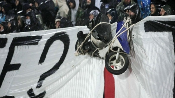 &Omicron;&Iota; &laquo;&Pi;&Omicron;&Upsilon;&Theta;&Epsilon;&Nu;&Alpha;&Delta;&Epsilon;&Sigma;&raquo; &Sigma;&Chi;&Omicron;&Lambda;&Iota;&Alpha;&Zeta;&Omicron;&Upsilon;&Nu; &Tau;&Eta;&Nu; &Alpha;&Pi;&Omicron;&Phi;&Alpha;&Sigma;&Eta; &Tau;&Eta;&Sigma; &Epsilon;&Pi;&Iota;&Tau;&Rho;&Omicron;&Pi;&Eta;&Sigma; &Epsilon;&Phi;&Epsilon;&Sigma;&Epsilon;&Omega;&Nu; (&Kappa;&Alpha;&Iota; &Sigma;&Upsilon;&Mu;&Pi;&Omicron;&Nu;&Omicron;&Upsilon;&Nu; &Tau;&Omicron;&Upsilon;&Sigma; &Omicron;&Pi;&Alpha;&Delta;&Omicron;&Upsilon;&Sigma; &Tau;&Omicron;&Upsilon; &laquo;&Gamma;&Alpha;&Upsilon;&Rho;&Omicron;&Upsilon; &Tau;&Omicron;&Upsilon; &Beta;&Omicron;&Rho;&Rho;&Alpha;&raquo;)