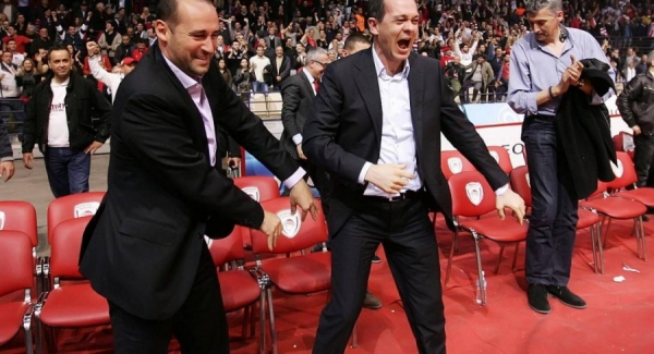 &Omicron; &Chi;&Rho;&Epsilon;&Omicron;&Kappa;&Omicron;&Pi;&Eta;&Mu;&Epsilon;&Nu;&Omicron;&Sigma; &Gamma;&Alpha;&Upsilon;&Rho;&Omicron;&Sigma; &Kappa;&Alpha;&Iota; &Sigma;&Tau;&Eta;&Nu; &laquo;&Alpha;&Delta;&Rho;&Iota;&Alpha;&Tau;&Iota;&Kappa;&Eta; &Lambda;&Iota;&Gamma;&Kappa;&Alpha;&raquo; &Chi;&Rho;&Epsilon;&Omicron;&Kappa;&Omicron;&Pi;&Eta;&Mu;&Epsilon;&Nu;&Omicron;&Sigma; &Theta;&Alpha; &lsquo;&Nu;&Alpha;&Iota; (&Eta; &Alpha;&Lambda;&Eta;&Tau;&Epsilon;&Iota;&Alpha; &Tau;&Omega;&Nu; &Alpha;&Gamma;&Gamma;&Epsilon;&Lambda;&Omicron;&Pi;&Omicron;&Upsilon;&Lambda;&Omega;&Nu; &Sigma;&Epsilon; &Beta;&Alpha;&Rho;&Omicron;&Sigma; &Tau;&Omicron;&Upsilon; &Mu;&Pi;&Alpha;&Sigma;&Kappa;&Epsilon;&Tau;)