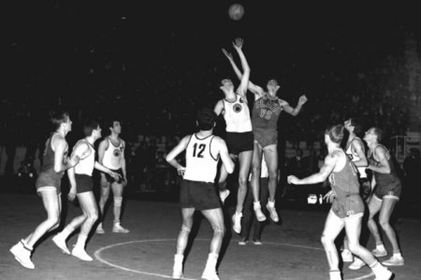 57 &Chi;&Rho;&Omicron;&Nu;&Iota;&Alpha; &Mu;&Epsilon;&Tau;&Alpha; (&Eta; &laquo;&Beta;&Alpha;&Sigma;&Iota;&Lambda;&Iota;&Sigma;&Sigma;&Alpha;&raquo; &Tau;&Alpha; &Pi;&Alpha;&Epsilon;&Iota; &Kappa;&Alpha;&Lambda;&Upsilon;&Tau;&Epsilon;&Rho;&Alpha; &Phi;&Epsilon;&Tau;&Omicron;&Sigma;)