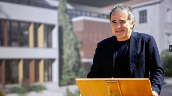 &Omicron; &Mu;&Upsilon;&Sigma;&Tau;&Alpha;&Kappa;&Iota;&Delta;&Eta;&Sigma; &Pi;&Alpha;&Iota;&Rho;&Nu;&Epsilon;&Iota; &Tau;&Eta;&Nu; &Kappa;.&Alpha;.&Epsilon;. (&Kappa;&Alpha;&Iota; &Theta;&Alpha; &Kappa;&Omicron;&Nu;&Tau;&Rho;&Alpha;&Rho;&Epsilon;&Tau;&Alpha;&Iota; &Mu;&Epsilon; &Tau;&Eta;&Nu; &Pi;.&Alpha;.&Epsilon;.)