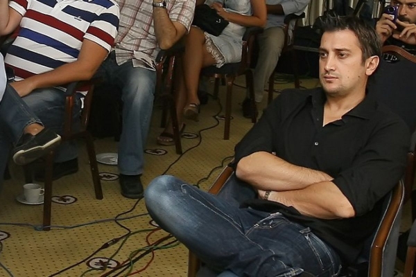 &Omicron; &Alpha;&Nu;&Tau;&Omega;&Nu;&Eta;&Sigma; &Eta;&Lambda;&Iota;&Omicron;&Pi;&Omicron;&Upsilon;&Lambda;&Omicron;&Sigma; &Sigma;&Tau;&Iota;&Sigma; &Alpha;&Kappa;&Alpha;&Delta;&Eta;&Mu;&Iota;&Epsilon;&Sigma; &Tau;&Eta;&Sigma; &Alpha;.&Epsilon;.&Kappa;. (&Kappa;&Alpha;&Iota; &Mu;&Iota;&Alpha; &Iota;&Sigma;&Tau;&Omicron;&Rho;&Iota;&Alpha; &Alpha;&Pi;&Omicron; &Tau;&Omicron; &Pi;&Alpha;&Rho;&Epsilon;&Lambda;&Theta;&Omicron;&Nu; &Pi;&Omicron;&Upsilon; &Theta;&Upsilon;&Mu;&Eta;&Theta;&Eta;&Kappa;&Alpha;&Mu;&Epsilon;)