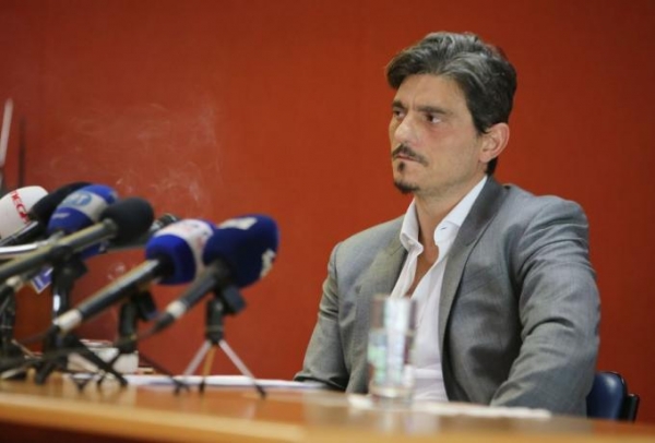 &Mu;&Pi;&Omicron;&Rho;&Epsilon;&Iota; &Epsilon;&Nu;&Alpha;&Sigma; &Tau;&Rho;&Epsilon;&Lambda;&Omicron;&Sigma; &Epsilon;&Pi;&Iota;&Chi;&Epsilon;&Iota;&Rho;&Eta;&Mu;&Alpha;&Tau;&Iota;&Alpha;&Sigma; &Nu;&rsquo; &Alpha;&Lambda;&Lambda;&Alpha;&Xi;&Epsilon;&Iota; &Tau;&Alpha; &Pi;&Alpha;&Nu;&Tau;&Alpha; &Sigma;&Tau;&Omicron; &Epsilon;&Upsilon;&Rho;&Omega;&Pi;&Alpha;Ϊ&Kappa;&Omicron; &Mu;&Pi;&Alpha;&Sigma;&Kappa;&Epsilon;&Tau;; (&Eta; &Pi;&Epsilon;&Rho;&Iota;&Pi;&Tau;&Omega;&Sigma;&Eta; &Tau;&Omicron;&Upsilon; &Delta;&Eta;&Mu;&Eta;&Tau;&Rho;&Eta; &Gamma;&Iota;&Alpha;&Nu;&Nu;&Alpha;&Kappa;&Omicron;&Pi;&Omicron;&Upsilon;&Lambda;&Omicron;&Upsilon;)