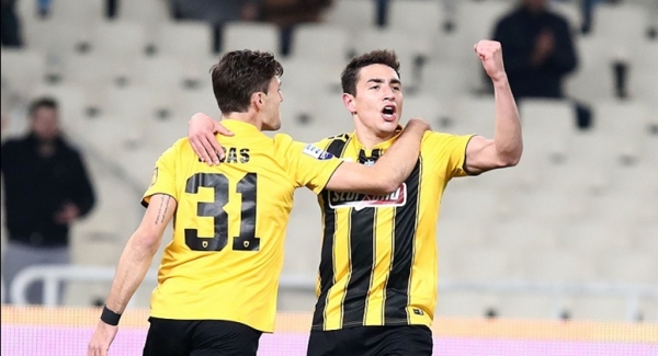 &Omicron;&Iota; &laquo;&Pi;&Omicron;&Upsilon;&Theta;&Epsilon;&Nu;&Alpha;&Delta;&Epsilon;&Sigma;&raquo; &Sigma;&Chi;&Omicron;&Lambda;&Iota;&Alpha;&Zeta;&Omicron;&Upsilon;&Nu; &Tau;&Omicron; &Pi;&Alpha;&Iota;&Chi;&Nu;&Iota;&Delta;&Iota; &Mu;&Epsilon; &Tau;&Eta;&Nu; &Xi;&Alpha;&Nu;&Theta;&Eta; (&Sigma;&Iota;&Gamma;&Alpha; &Mu;&Eta;&Nu; &Pi;&Alpha;&Nu;&Eta;&Gamma;&Upsilon;&Rho;&Iota;&Sigma;&Omicron;&Upsilon;&Mu;&Epsilon; &Pi;&Omicron;&Upsilon; &Nu;&Iota;&Kappa;&Eta;&Sigma;&Alpha;&Mu;&Epsilon; &Tau;&Eta;&Nu; &Xi;&Alpha;&Nu;&Theta;&Eta; &Epsilon;&Nu;&Tau;&Omicron;&Sigma;)