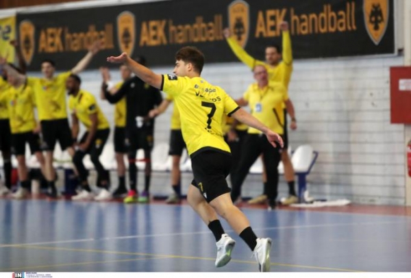 &Omicron;&Iota; &laquo;&Mu;&Alpha;&Gamma;&Kappa;&Epsilon;&Sigma;&raquo; &Sigma;&Tau;&Omicron;&Nu; &Delta;&Rho;&Omicron;&Mu;&Omicron; &Gamma;&Iota;&Alpha; &Epsilon;&Nu;&Alpha;&Nu; &Alpha;&Kappa;&Omicron;&Mu;&Eta; &Tau;&Iota;&Tau;&Lambda;&Omicron; (&Mu;&Epsilon; &Tau;&Omicron; &Epsilon;&Nu;&Alpha; &Pi;&Omicron;&Delta;&Iota; &Sigma;&Tau;&Omicron;&Nu; &Tau;&Epsilon;&Lambda;&Iota;&Kappa;&Omicron; &Tau;&Omicron;&Upsilon; EUROPEAN CUP)