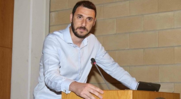 &Omicron;&Tau;&Alpha;&Nu; &Alpha;&Pi;&Omicron;&Phi;&Alpha;&Sigma;&Iota;&Zeta;&Epsilon;&Iota; &Omicron; &laquo;&Delta;&Iota;&Omicron;&Iota;&Kappa;&Eta;&Tau;&Iota;&Kappa;&Omicron;&Sigma; &Eta;&Gamma;&Epsilon;&Tau;&Eta;&Sigma;&raquo; (&Kappa;&Alpha;&Lambda;&Upsilon;&Tau;&Epsilon;&Rho;&Alpha; &Nu;&Alpha; &Kappa;&Alpha;&Nu;&Omicron;&Upsilon;&Mu;&Epsilon; &Tau;&Eta;&Nu; &Pi;&Rho;&Omicron;&Sigma;&Epsilon;&Upsilon;&Chi;&Eta; &Mu;&Alpha;&Sigma;)