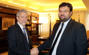 &Sigma;&Tau;&Omicron; &Delta;&Rho;&Omicron;&Mu;&Omicron; &Pi;&Omicron;&Upsilon; &Chi;&Alpha;&Rho;&Alpha;&Xi;&Epsilon; &Omicron; &hellip;&Kappa;&Omicron;&Nu;&Tau;&Omicron;&Nu;&Eta;&Sigma;; (&Alpha;&Lambda;&Epsilon;&Xi;&Eta; &Tau;&Sigma;&Iota;&Pi;&Rho;&Alpha;, &Pi;&Alpha;&Sigma; &Kappa;&Alpha;&Lambda;&Alpha;;)