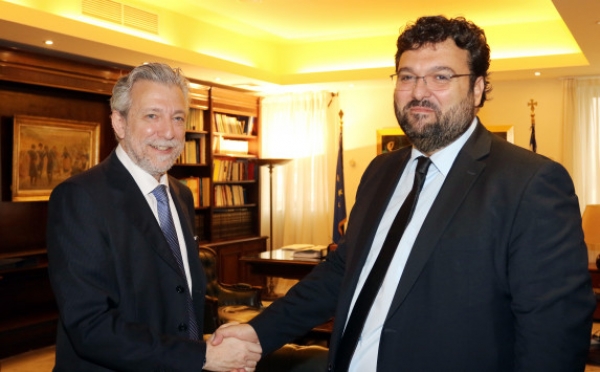 &Sigma;&Tau;&Omicron; &Delta;&Rho;&Omicron;&Mu;&Omicron; &Pi;&Omicron;&Upsilon; &Chi;&Alpha;&Rho;&Alpha;&Xi;&Epsilon; &Omicron; &hellip;&Kappa;&Omicron;&Nu;&Tau;&Omicron;&Nu;&Eta;&Sigma;; (&Alpha;&Lambda;&Epsilon;&Xi;&Eta; &Tau;&Sigma;&Iota;&Pi;&Rho;&Alpha;, &Pi;&Alpha;&Sigma; &Kappa;&Alpha;&Lambda;&Alpha;;)