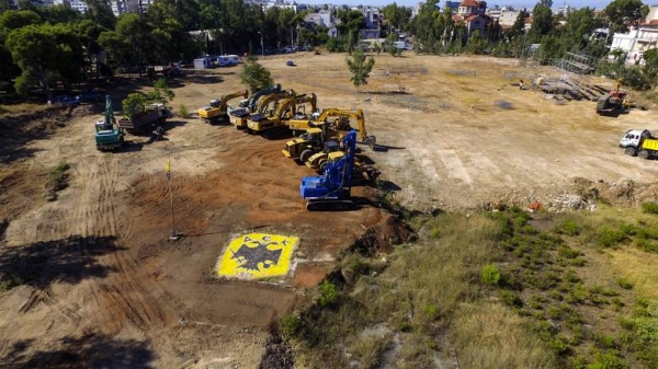 &Omicron;&Iota; &laquo;&Pi;&Omicron;&Upsilon;&Theta;&Epsilon;&Nu;&Alpha;&Delta;&Epsilon;&Sigma;&raquo; &Sigma;&Alpha;&Sigma; &Pi;&Alpha;&Rho;&Omicron;&Upsilon;&Sigma;&Iota;&Alpha;&Zeta;&Omicron;&Upsilon;&Nu; &Tau;&Iota;&Sigma; &Epsilon;&Tau;&Alpha;&Iota;&Rho;&Epsilon;&Iota;&Epsilon;&Sigma; &Pi;&Omicron;&Upsilon; &Epsilon;&Kappa;&Alpha;&Nu;&Alpha;&Nu; &Pi;&Rho;&Omicron;&Sigma;&Phi;&Omicron;&Rho;&Alpha; &Gamma;&Iota;&Alpha; &Tau;&Omicron; &Gamma;&Eta;&Pi;&Epsilon;&Delta;&Omicron; (&Omicron;&Pi;&Omega;&Sigma; &Kappa;&Alpha;&Nu;&Epsilon;&Iota;&Sigma; &Alpha;&Lambda;&Lambda;&Omicron;&Sigma; &Delta;&Epsilon;&Nu; &Tau;&Omicron;&Lambda;&Mu;&Alpha;)